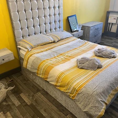 Town Center Large 2 Bedroom Apartment- Sleeps Up To 6 - Dogs Welcome - 2 Minutes From Train Station Μπλάκπουλ Εξωτερικό φωτογραφία