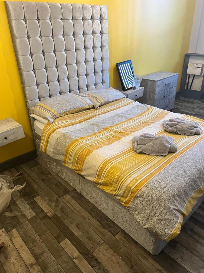 Town Center Large 2 Bedroom Apartment- Sleeps Up To 6 - Dogs Welcome - 2 Minutes From Train Station Μπλάκπουλ Εξωτερικό φωτογραφία